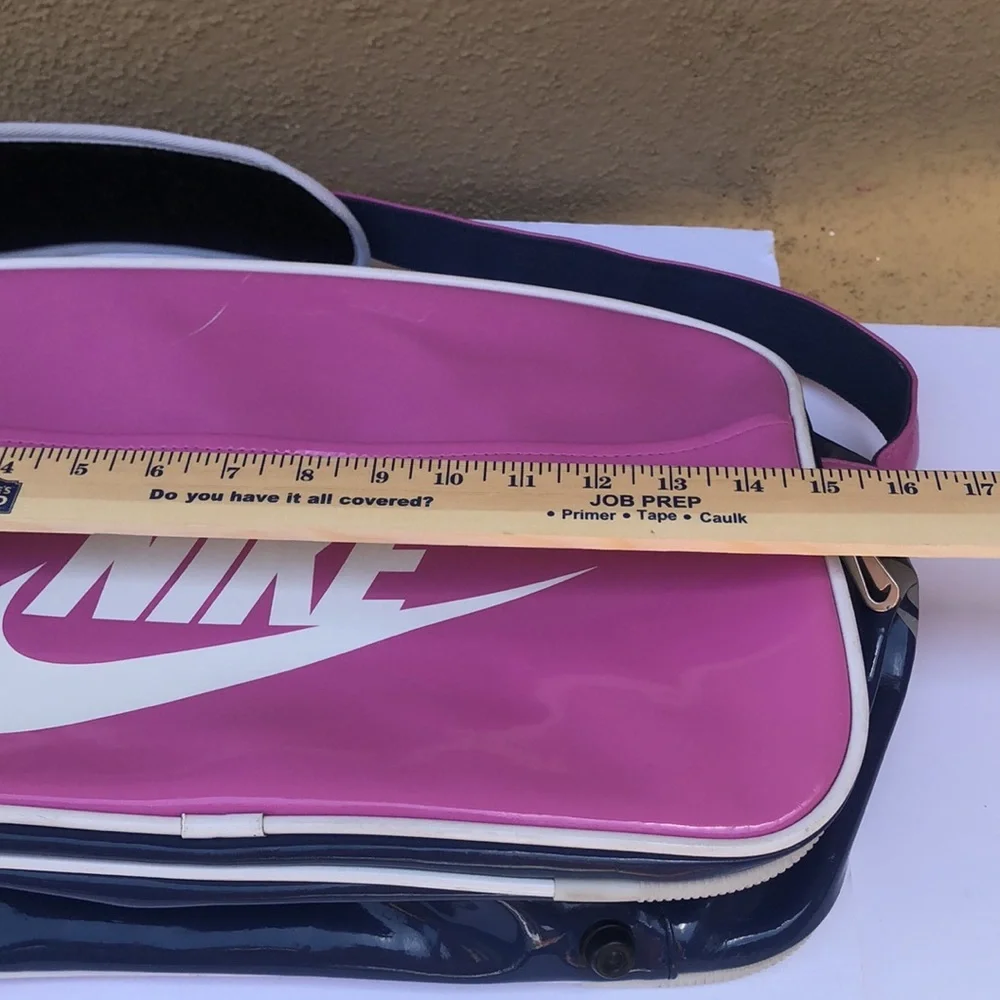 Vintage rare swoosh Nike messenger bag in pink
